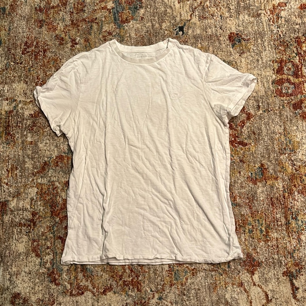 American Eagle white T shirt